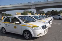 Khách đến sân bay Nội Bài phải tự túc phương tiện về trung tâm thành phố