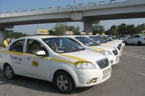 Khách đến sân bay Nội Bài phải tự túc phương tiện về trung tâm thành phố