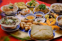 BS nói về những nguy hại đối với sức khỏe từ mâm cỗ nguội ngày Tết