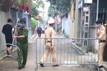 Hà Nội: Cách ly 600 người do có trường hợp nghi dương tính COVID-19