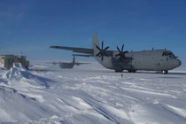 Không quân Canada, Mỹ chật vật tiếp tế cho căn cứ sát cực Bắc
