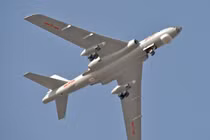 Máy bay ném bom chiến lược Trung Quốc mang được… 9 tấn bom?!