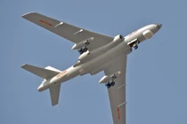 Máy bay ném bom chiến lược Trung Quốc mang được… 9 tấn bom?!