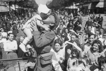 Ngày này năm xưa: Quân đồng minh giải phóng Paris khỏi ách phát xít