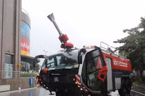 Siêu xe cứu hoả 1 triệu USD/chiếc của Việt Nam có tên giống... xe tăng