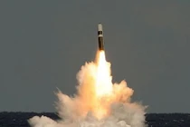 Tên lửa Trident II D5 của Mỹ phô diễn sức mạnh khủng khiếp 