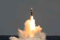 Tên lửa Trident II D5 của Mỹ phô diễn sức mạnh khủng khiếp 