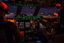 Cho hành khách lái thử máy bay, phi công lãnh hậu quả