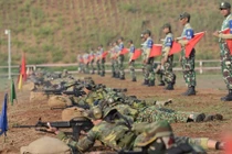 Sĩ quan Việt Nam "so găng" xạ thủ súng quân dụng ở Indonesia 