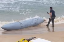 Máy bay Israel rơi mất thùng dầu khi làm nhiệm vụ