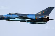 Ngạc nhiên tiêm kích J-7 cổ lỗ được trang bị bom trượt