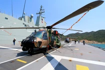 Cam Ranh đón tàu chiến lớn nhất Australia