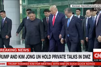 Tổng thống Mỹ đầu tiên đặt chân lên đất Triều Tiên và cái bắt tay lịch sử