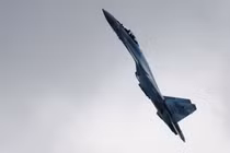 Su-35 thách thức mọi định luật vật lý khi trình diễn ở Army-2019