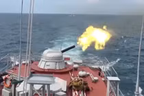 Cận cảnh tàu tuần tra Hải quân Việt Nam bắn đạn thật trên biển
