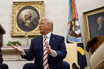 Tổng thống Trump khoe bữa ăn với "người lạ" ở G-7?