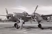 Bất ngờ sức mạnh tiêm kích "Lightning" đời đầu, F-35 thua xa