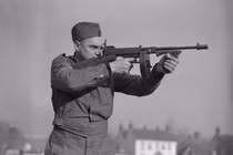 Vì sao lính Mỹ "ngó lơ" trống đạn 100 viên của tiểu liên Thompson?