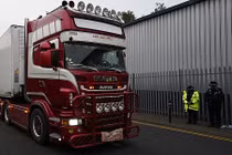 Báo Anh: Nghi vấn có 6 nạn nhân Việt Nam trong số 39 người chết trong container 