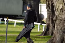 Đổ xô đổi súng nhận tiền mặt sau thảm sát ở New Zealand