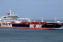 Tàu dầu Iran thu của Anh đã được kéo vào bờ