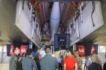 Choáng ngợp khoang chứa bom khổng lồ của máy bay Mỹ giá nửa tỷ USD