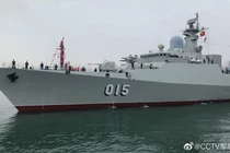 Chiêm ngưỡng dàn chiếm hạm 12 nước kéo về Thanh Đảo