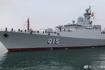 Chiêm ngưỡng dàn chiếm hạm 12 nước kéo về Thanh Đảo