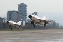 MiG-21 Việt Nam cho về hưu từ lâu, Triều Tiên vẫn mang ra tập trận