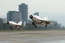 MiG-21 Việt Nam cho về hưu từ lâu, Triều Tiên vẫn mang ra tập trận
