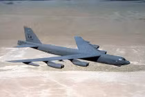 Pháo đài bay B-52 Mỹ áp sát bán đảo Crimea, Nga lo sốt vó