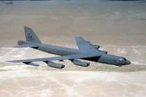 Pháo đài bay B-52 Mỹ áp sát bán đảo Crimea, Nga lo sốt vó