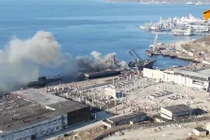 Tàu đổ bộ Nga bốc cháy ở cảng Severomorsk