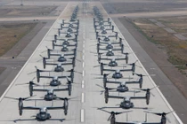 Video: Máy bay MV-22B Osprey Mỹ nối đuôi cất cánh kiểu “Voi đi bộ“