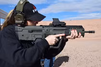 Khẩu tiểu liên đặc biệt của Israel: Ngoại hình như Tavor của Việt Nam