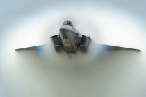 Không quân Mỹ muốn F-35 và F-22 bay được vào… vũ trụ?