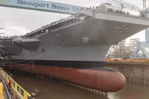 Mỹ hạ thuỷ siêu tàu sân bay mới, sức mạnh hải quân thêm ấn tượng