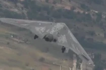 Cận cảnh siêu máy bay không người lái của Nga "tạt đầu" Su-30