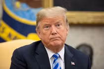 Rắc rối đang bủa vây Tổng thống Trump