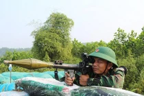 Xem xạ thủ Việt Nam dùng B41 diệt mục tiêu trên trường bắn Cẩm Khê