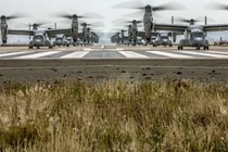 TQLC Mỹ lại chơi sang, trình diễn “voi đi bộ” với MV-22B