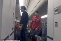 Hành khách Nga làm loạn, máy bay hạ cánh khẩn