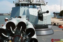 Tàu chiến Trung Quốc mở cửa đón khách ở Singapore