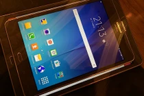 Samsung ra mắt máy tính bảng “giả kim loại” Galaxy Tab A