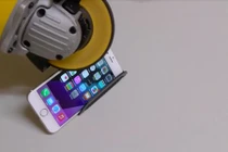 iPhone 6 đọ sức với máy cưa, ai cứng hơn ai?