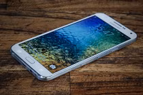 Ảnh thực tế Samsung Galaxy E7: điện thoại tầm trung đáng mua