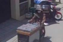 Người bán dạo tham lam khiến nam sinh viên nghèo khốn đốn