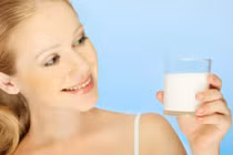 Chăm sóc nhan sắc rạng ngời không tỳ vết chỉ bằng một cốc sữa tươi