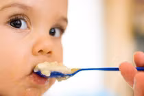 Sai lầm cho bé ăn dặm 90% các mẹ đều mắc phải