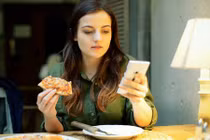 90% người Việt mắc phải thói quen xấu này khi ăn cơm 